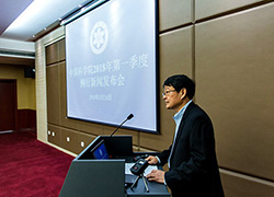 前沿局局长高鸿钧介绍情况