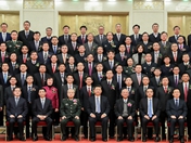 党和国家领导人会见获奖代表<br>并同大家合影留念