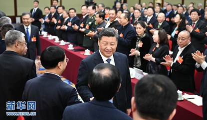 习近平看望参加政协会议的文艺界社科界委员