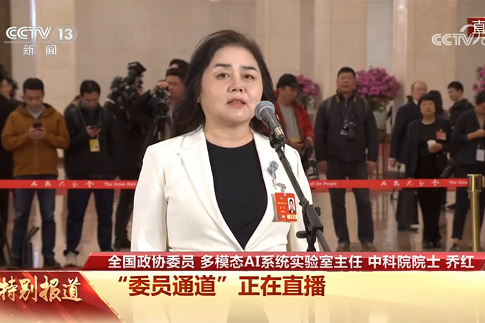 【2025聚焦两会】委员通道：人民政协报人民政协网记者向乔红提问