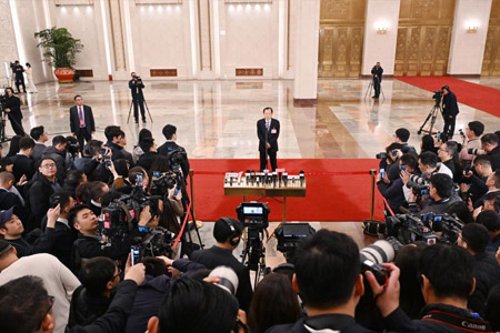 十四届全国人大三次会议首场“部长通道”集中采访活动