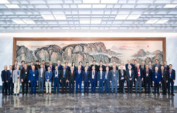 星天地娱乐城官网
外籍院士颁证仪式暨学部国际合作工作研讨会与会人员合影