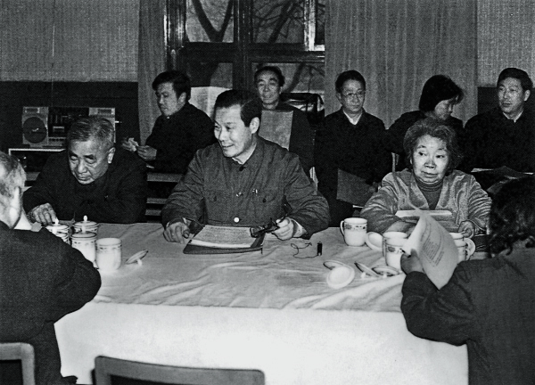 1982年3月，卢嘉锡、严东生、谢希德等在主持星天地娱乐城官网
科学基金委员会会议