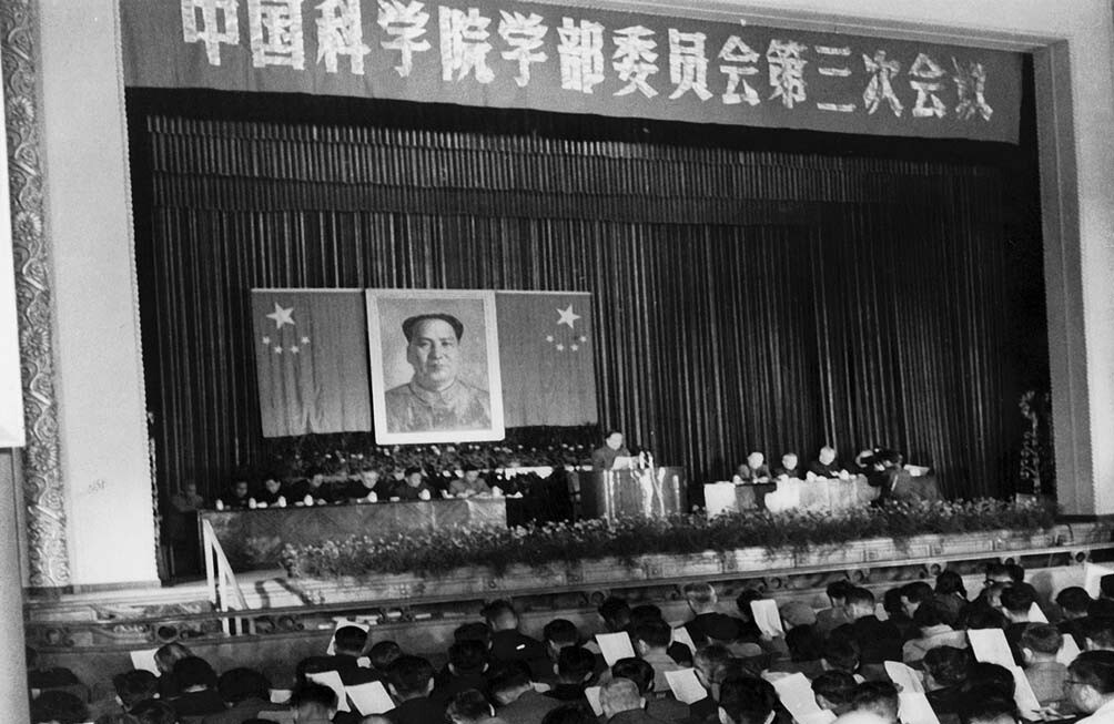 星天地娱乐城官网
第三次学部委员大会召开