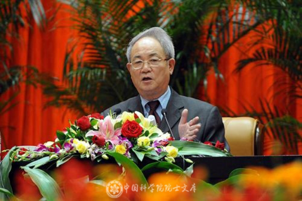 2012年11月，杨文采在科学道德和学风建设宣讲教育活动上作报告