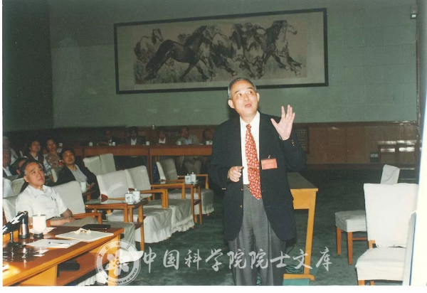 1998年，孙枢在第九次院士大会地学部会议上报告工作