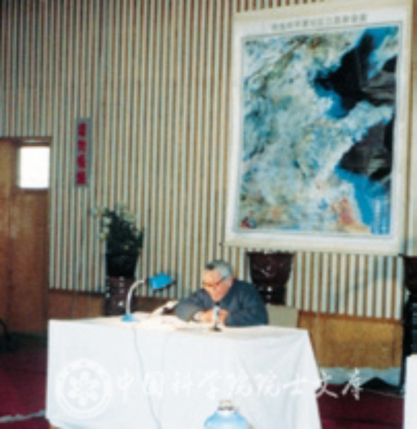 1989年任美锷在地学部水资源会议上作学术报告