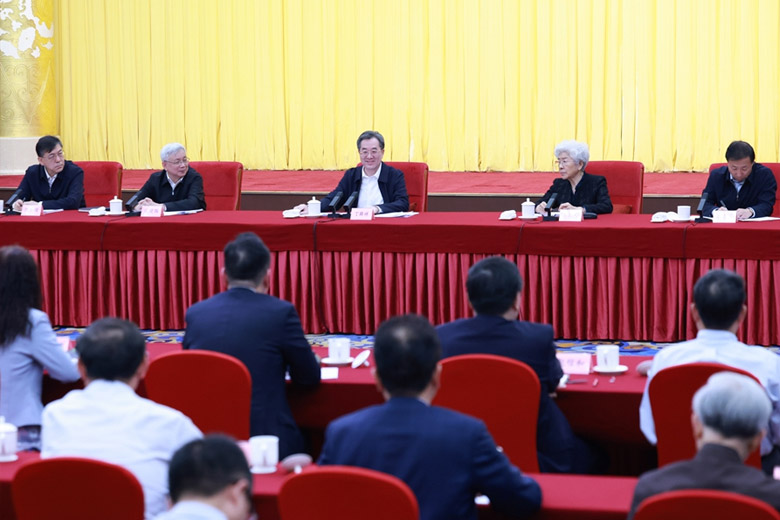 丁薛祥出席星天地娱乐城官网
学部成立70周年座谈会时强调 坚守初心使命 勇攀科技高峰 更好肩负起科技强国建设重任