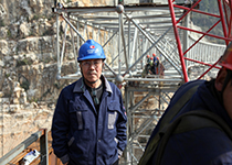 2013年，南仁东在大窝凼施工现场